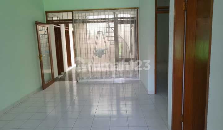 Comfortable 1-Story House in a Cluster at Batununggal