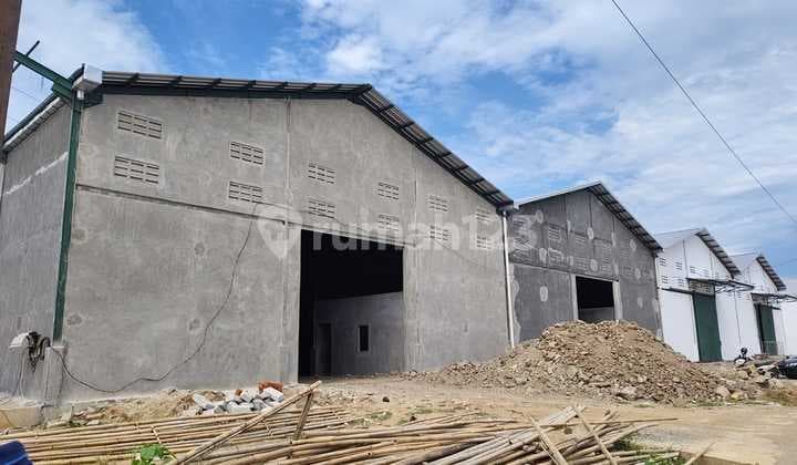 Warehouse for rent in Paku Haji industrial area near the airport