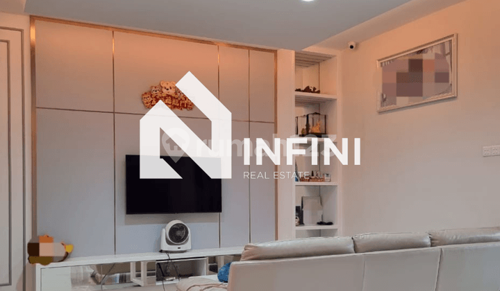 Dijual Rumah 2 Lantai Full Renov Interior di Area Perumahan Elite