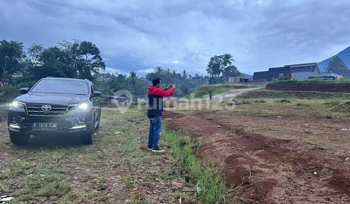 Land for sale at the peak of Cisarua Bogor, suitable for building villas and houses.