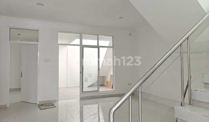 A188 For Sale Fully Renovated Cluster House in Modernland Complex Tangerang
