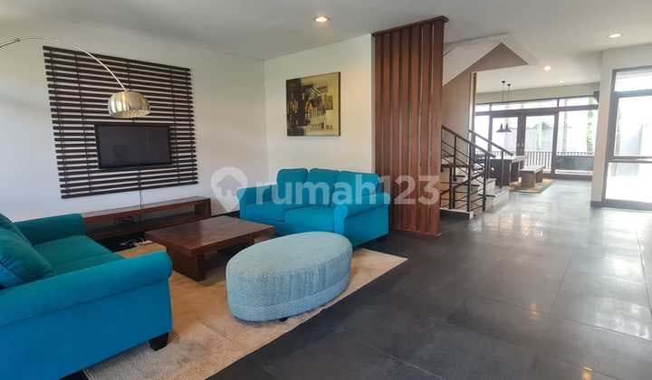 Rumah Nyaman Terawat Full Furnished di Setra Duta