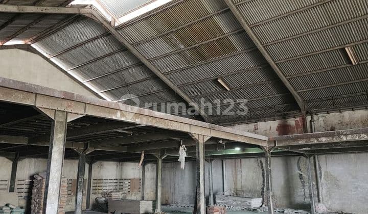 Warehouse for Sale in Ciputat, South Jakarta, Area 1052m2, Ready.
