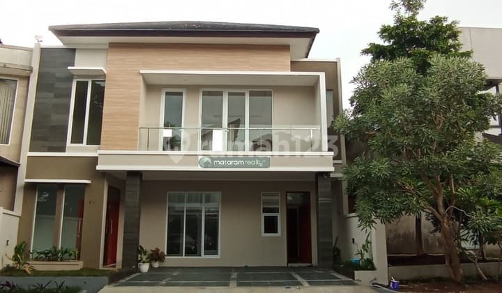 Rumah 2 Lantai Bangunan Baru Dalam Komplek di Cigadung