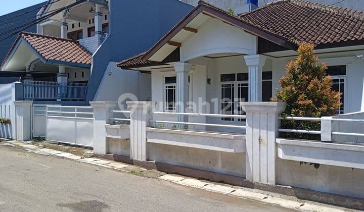 1-Storey House in Sayap Buahbatu Suitable for Living and Office