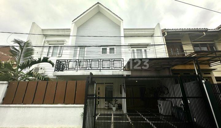 Rumah Bagus 3 Lantai Siap Huni Di Turangga