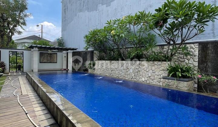 Rumah Bagus Cluster Taman Simpruk Lippo Cikarang Swimming Pool