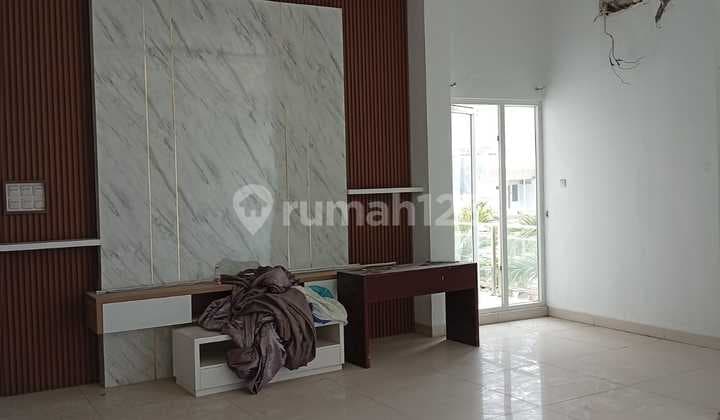 DISEWAKAN RUMAH 3 LANTAI DI PLUIT, JAKARTA UTARA