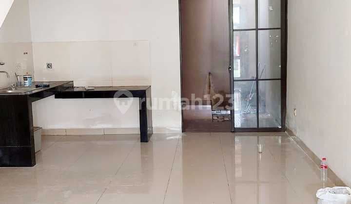 Disewakan Rumah 2 Lantai Semi Furnished di Green Lake City