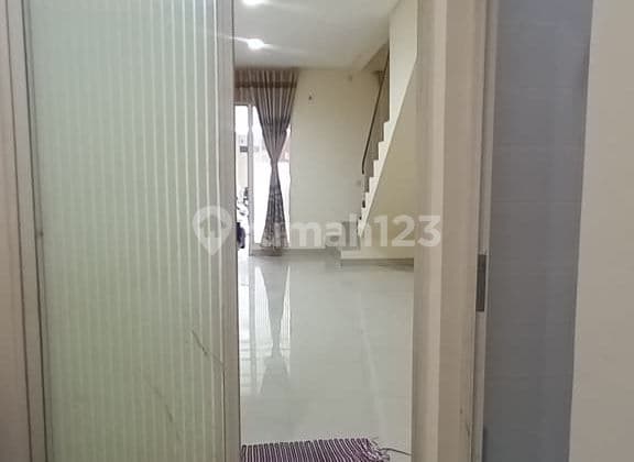 Disewa atau Dijual Rumah 2 Lantai Siap Huni di Green Lake City