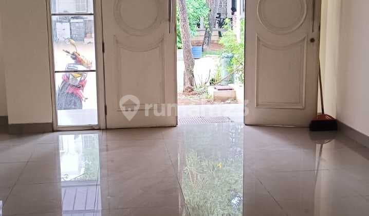 Disewa atau Dijual Rumah 2 Lantai Cluster West Europe, Green Lake City