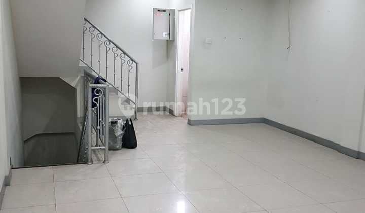 Dijual Ruko Bagus 4 1/2 Lantai dengan Lokasi Strategis di Mampang Prapatan Raya