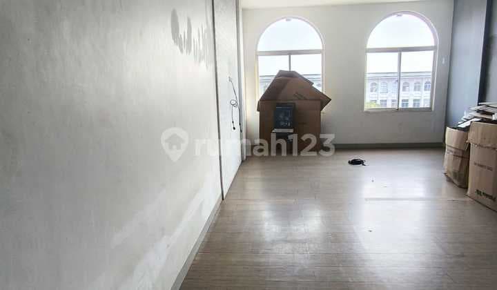 DISEWA / DIJUAL RUKO 4 LANTAI HADAP BOULEVARD, GREEN LAKE CITY