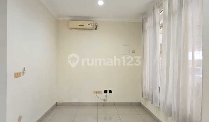 For Sale 2-Story Corner House in Favorite Cluster Green Lake City