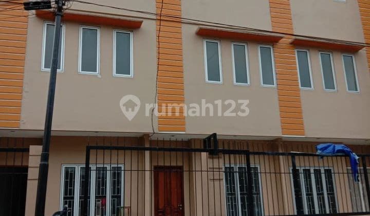 Rent a shop house in Muara Karang, North Jakarta