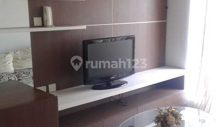 Cosmopolis Apartment, Serene in the Midst of the Metropolis