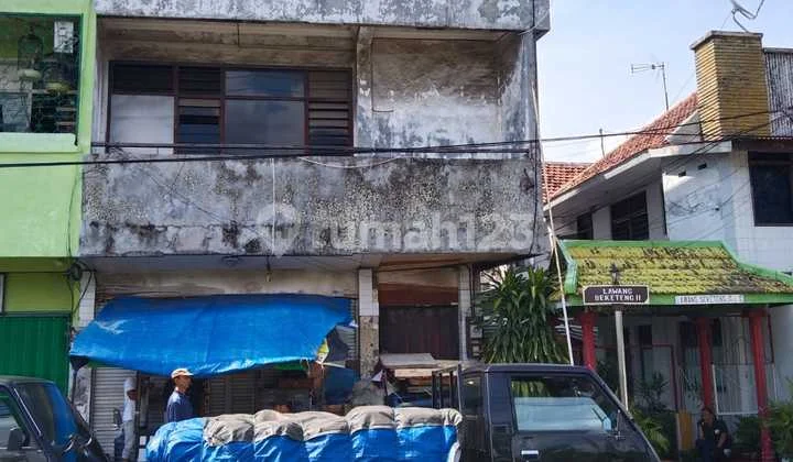 Ruko Klasik 3 Lantai Strategis di Jalan Raya Peneleh Surabaya Ruko Klasik 3 Lantai Strategis di Jalan Raya Peneleh Surabaya