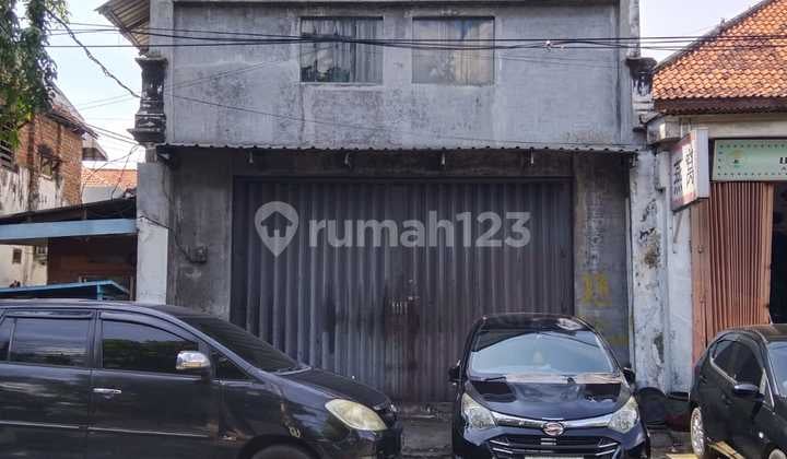 Ruko Klasik 1 Lantai Strategis di Jalan Raya Peneleh Surabaya Ruko Klasik 1 Lantai Strategis di Jalan Raya Peneleh Surabaya