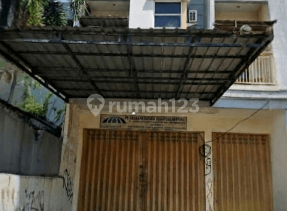 3-Storey Shophouse with SHM Certificate in Raya Lontar