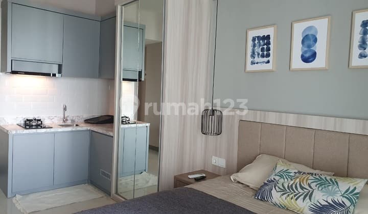 Minimalist Apartment with Direct Access to Pakuwon Mall The Anderson