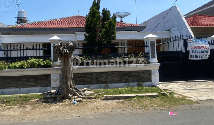 Rumah di kawasan elit Perumahan Margorejo Indah
