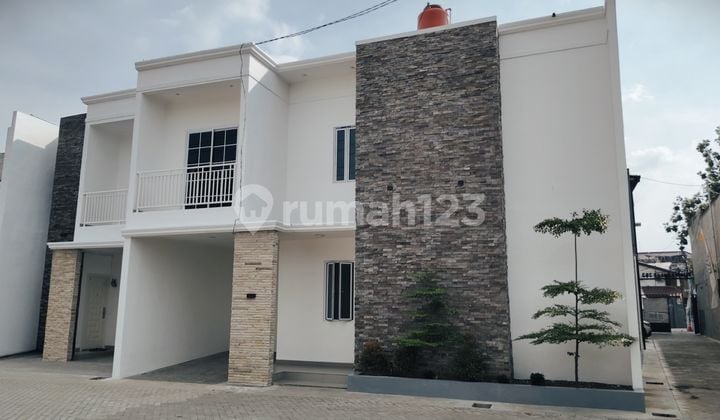 Rumah Dalam Cluster Di Kampung Dukuh Dekat Cawang