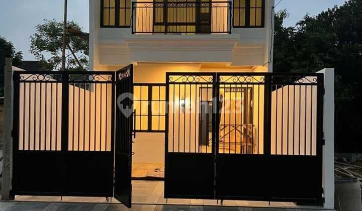 New 2-Story House in Jatiwaringin Complex Ready 1 Unit