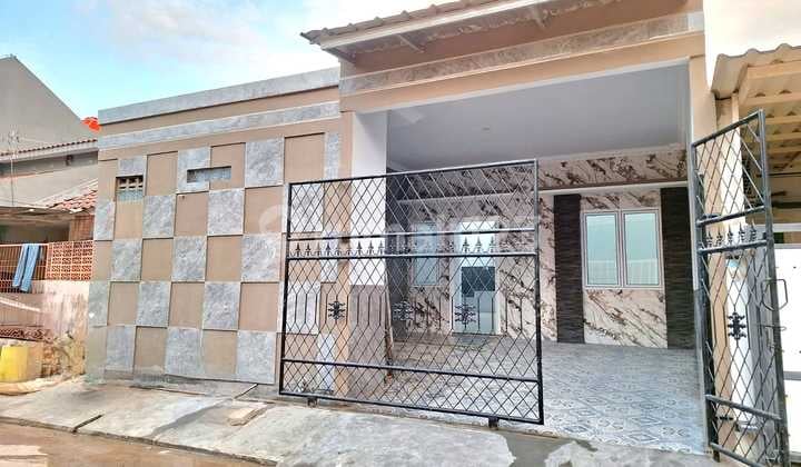 Simprug Poris Tangerang Area House, neat and tidy.