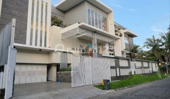 For Sale Luxury Hook House in Well-Maintained Condition, 2 Floors with Karaoke Room and Large Fish Pond Facilities, Ready to Occupied, 24-Hour Security, Complete Housing Facilities, Close to Airport and Education Centers in Boulevard Permata Jingga Soekarno Hatta Malang City H710
