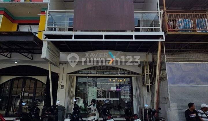 Dijual Ruko Terawat 2Lt Full Furnish Ada Area Parkir Siap Huni Lokasi Strategis Tengah Kota Dekat Jalan Raya Suhat dan Cocok untuk Usaha Salon atau Kecantikan Akses Mudah ke Abm di Jalan Candi-Candi Lowokwaru Malang Kota H720