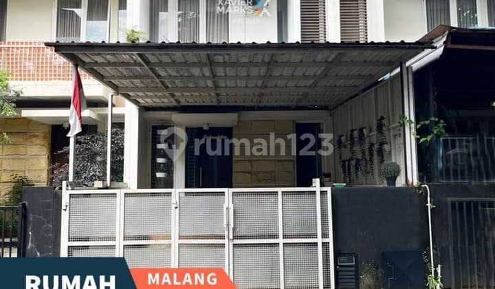 Dijual Rumah Modern 2Lt Full Furnish dan Perabot Ada Laundry Area Siap Huni Cocok untuk Rumah Tinggal atau Usaha Lokasi Tengah Kota Akses Mudah ke Pusat Kota dan Terminal Dekat Bandara di Araya Malang Kota H898
