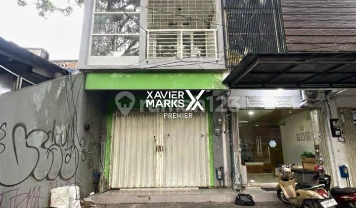 Dijual Ruko Minimalis 2Lt Kondisi Bagus Terawat Area Parkir Luas Cocok untuk Usaha Cafe dan Kuliner Siap Pakai Kawasan Ramai dan Tengah Kota di Nol Jalan Raya Akses Mudah ke Pusat Kota dan Berbagai Fasum Lainnya di Cengger Ayam Malang Kota H275