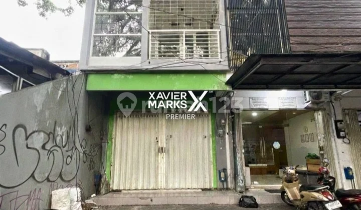 Dijual Ruko Minimalis 2Lt Kondisi Bagus Terawat Area Parkir Luas Cocok untuk Usaha Cafe dan Kuliner Siap Pakai Kawasan Ramai dan Tengah Kota di Nol Jalan Raya Akses Mudah ke Pusat Kota dan Berbagai Fasum Lainnya di Cengger Ayam Malang Kota H275