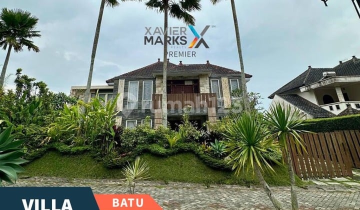 Dijual Villa Modern Tropis 2Lt Full Furnish Mewah Ada Kolam Renang dan Taman Siap Huni Lingkungan Tenang Nyaman View Pegunungan Udara Sejuk Lokasi Strategis ke Banyak Wisata Batu dan Akses Mudah ke Alun-Alun di Villa Kusuma Estate Batu Malang H377