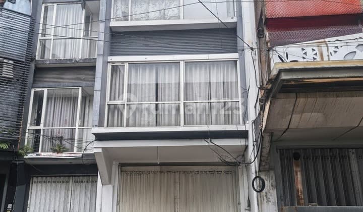 Dijual Ruko Minimalis Tengah Kota 2Lt Kondisi Bersih dan Terawat Ada Area Parkir Luas Siap Huni Coock untuk Perkantoran di Lokasi Strategis Dekat Banyak Fasum dan Selangkah Raya Suhat di Jl Borobudur Lowokwaru Malang Kota H582