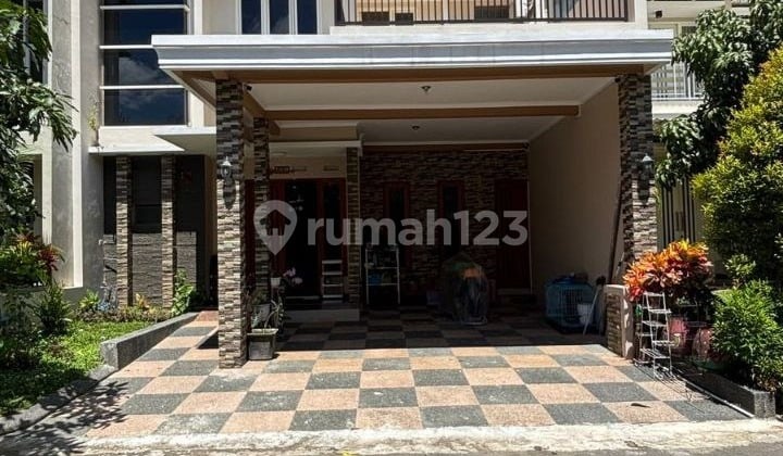 Dijual Rumah Cantik Mewah Minimalis Modern 2Lt Kondisi Terawat Siap Huni Cocok untuk Hunian atau Investasi Lingkungan Aman Udara Sejuk Lokasi Strategis Dekat Exit Tol dan Kawasan Wisata Batu di Perumahan Tirtasani Singosari Malang Kota H350