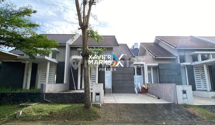 For Sale: Well-Maintained Modern House with Backyard, Ready-to-Occupy, 24-Hour Security with One Gate System, Prime Area in Malang, Central Location Near Plaza Mall Araya and Persada Hospital, A Step Away from Binus University in Araya Pakis Malang City I139