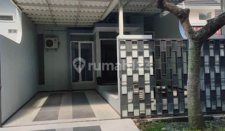 Dijual Minimalis 3Lt Kondisi Bagus Terawat dan Area Carport Berkanopi Siap Huni Lingkungan Cluster Praman dan Private Lokasi Strategis Dekat Kampus Binus dan Pusat Kota Akses Mudah ke Araya Club di Cluster Araya Golf Pakis Malang Kota H951