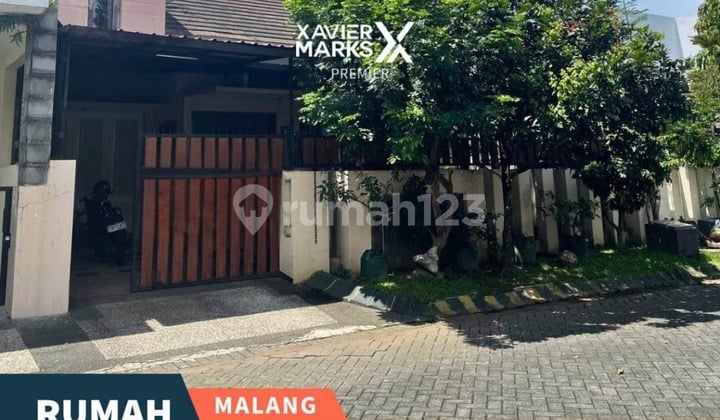 For Sale Minimalist House 1.5 Floors, Very Well-Maintained Condition, Laundry Area and Storage, Ready to Occupy, One Gate System and Private Cluster, Strategic Location, One Step to Singosari Toll Exit and Close to Hawai Water Park in Graha Kencana Blimbing, Malang City H288