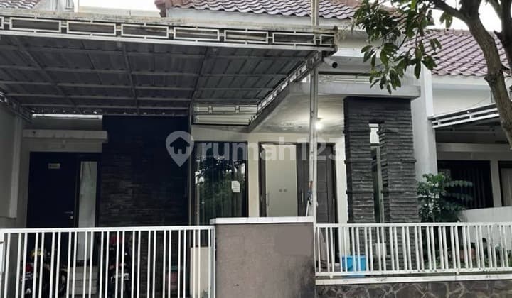 Dijual Rumah Minimalis Terawat Kondisi Bagus Bersih Siap Huni Keamanan 24 Jam Dg One Gate System Lokasi Strategis Dekat Pusat Kuliner dan Kampus Akses Mudah ke Berbagai Fasilitas Umum Lain di Greenland Malang Kota H380