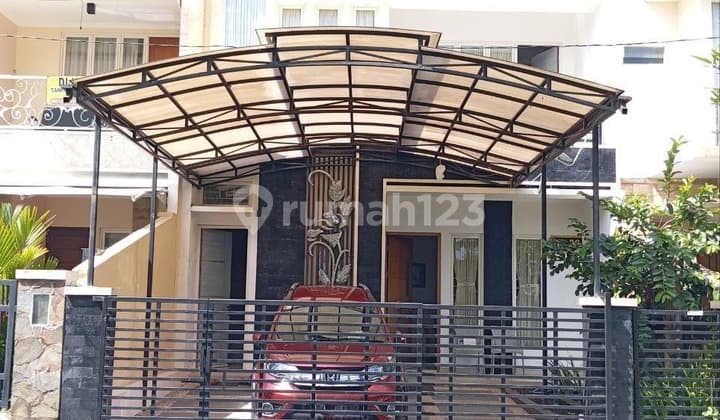 Dijual Rumah Minimalis Terawat 2Lt Kondisi Bagus dan Full Furnish Ada Laundry Area Balkon Luas Depan Belakang Siap Huni Udara Sejuk Dg View Pegunungan Lingkungan Tenang Akses Mudah ke Wisata Batu di Cluster Pesanggrahan Batu Malang H658