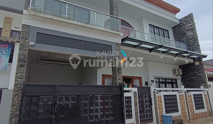 Dijual Rumah Modern 2Lt Semi Furnish Dg Desain Smartdoor Lock Carport Luas Siap Huni Lingkungan Aman dan Nyaman Lokasi Strategis Dekat Bandara dan Exit Tol Akses Mudah ke Kampus Binus dan Pusat Perbelanjaan di Pakis Malang Kota H327