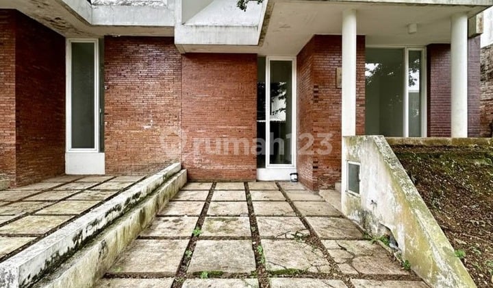 Dijual Rumah Minimalis Kondisi Sangat Terawat Ada Halaman Belakang dan Area Parkir Siap Huni Fasilitas Perumahan Lengkap Lingkungan Aman dan Tenang Lokasi Strategis Dekat Pusat Kota dan Kampus Ternama di The Oz Malang Kota H512