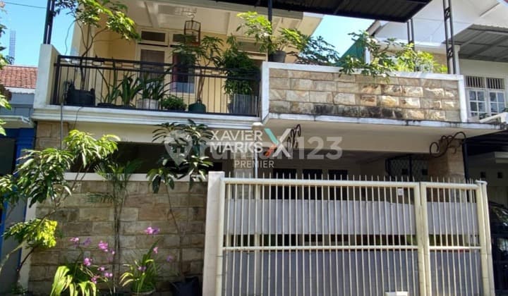 Dijual Rumah Minimalis Terawat Bangunan Kokoh 2Lt Ada Laundry Area Siap Huni Lingkungan Tenang dan Nyaman Bebas Banjir Jalan Depan Lebar Lokasi Strategis Dekat Pusat Perbelanjaan dan Akses Mudah ke Berbagai Kampus Ternama di Sawojajar H369