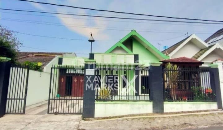 Dijual Villa Minimalis Kondisi Terawat Full Furnish Ada Taman Depan Belakang Gazebo dan Tempat Jemuran Siap Huni Lingkungan Nyaman Lokasi Strategis Potensi Income Sewa Dekat Wisata Museum Angkut Jatim Park di Villa Abdul Gani Batu Malang H400