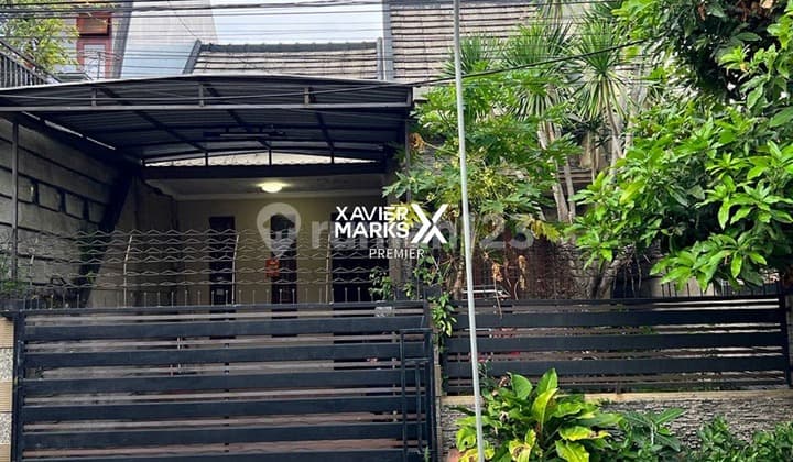Sold Well-maintained 2-Story House in Clean Condition with Storage Facility, Ready to Occupy. Safe Environment with One Gate System. Strategic Location, a Step Away from Suhat Main Road and Smak Kosayu. Easy Access to Ub Campus on Papa-Papa Street, Lowokwaru, Malang City.