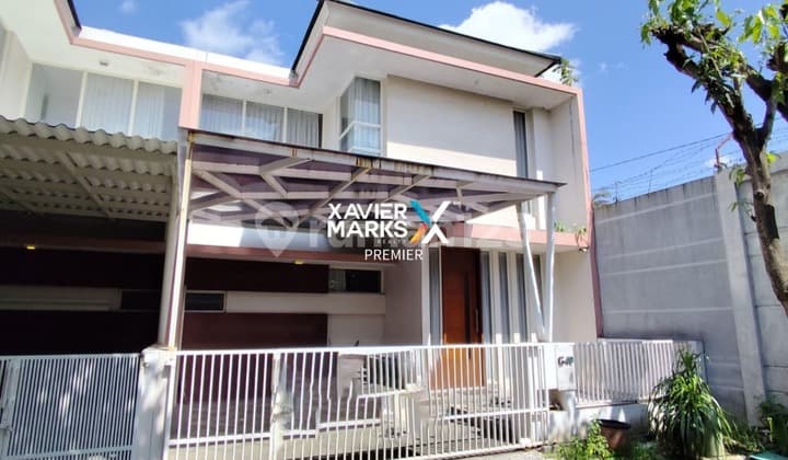 Modern Minimalist Corner House for Sale, 2-Story, Fully Furnished, with Laundry Area, Ready to Live In 24-Hour Security with One Gate System Central Location Near Campus and City Center A Step to Airport and Toll Road in Permata Jingga Soekarno Hatta Housing, Malang City I146