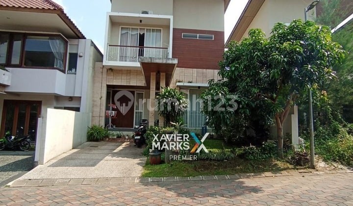 Modern Minimalist 2-Story House for Sale Well-Maintained, Good Condition, Front and Back Garden, Ready to Move In. Green and Beautiful Environment Strategically Located Near Business Area and Schools at Ijen Nirwana, Klojen, Malang City H964