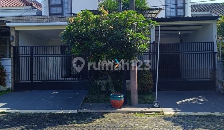 Dijual Rumah Modern 2Lt dan Semi Furnish Kondisi Sangat Terawat dan Bersih Siap Huni Lingkungan Aman dan Kawasan Elit Dekat Pusat Perbelanjaan dan Pendidikan Akses Mudah ke Arah Batu di Pondok Blimbing Indah Blimbing Malang Kota H805