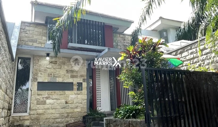 Dijual Rumah Cantik Minimalis Kondisi Terawat Ada Area Parkir Siap Huni Lingkungan Aman Dg One Gate System Akses Jalan Boulevard dan Dekat Akses Tol Madyopuro Selangkah Dari Um Kampus 2 di Cemorokandang Kedungkandang Malang Kota H488